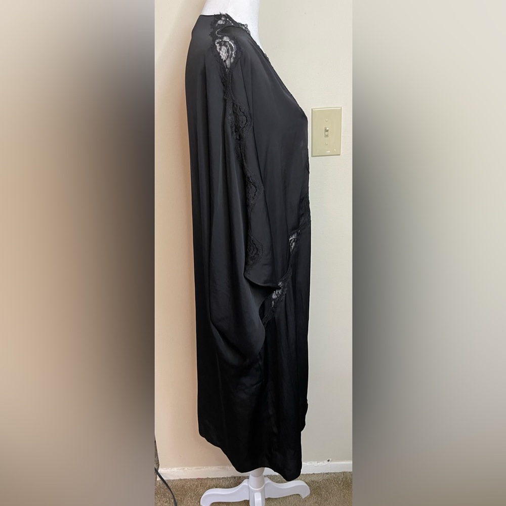 Victoria’s Secret Satin Crochet Lace-Trim Kimono Robes Cover-Up. size XS/S. NWT - Picture 15 of 17